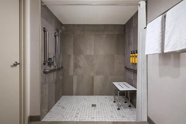 Engellilere uygun banyo