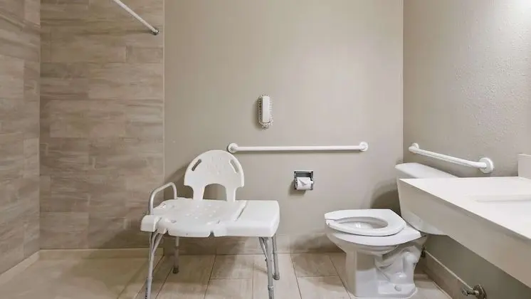 Standard Oda, 2 Büyük (Queen) Boy Yatak, Engellilere Uygun, Sigara İçilmez (with Sofabed)