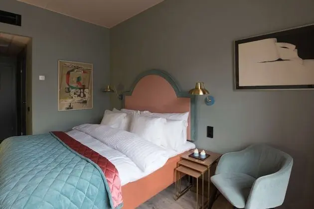 Standard Stüdyo, Birden Çok Yatak, Sigara İçilmez