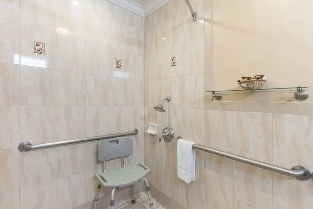 Standard Oda, 1 Büyük (Queen) Boy Yatak, Engellilere Uygun, Sigara İçilmez