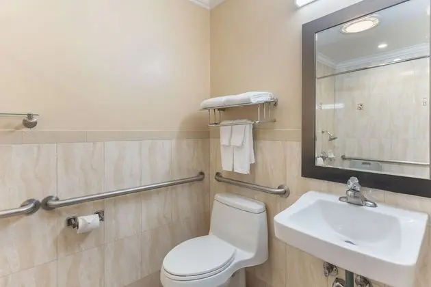 Standard Oda, 1 Büyük (Queen) Boy Yatak, Engellilere Uygun, Sigara İçilmez