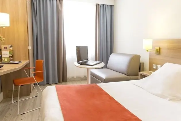 Comfort Oda, 1 Büyük (Queen) Boy Yatak (with Single Sofabed)