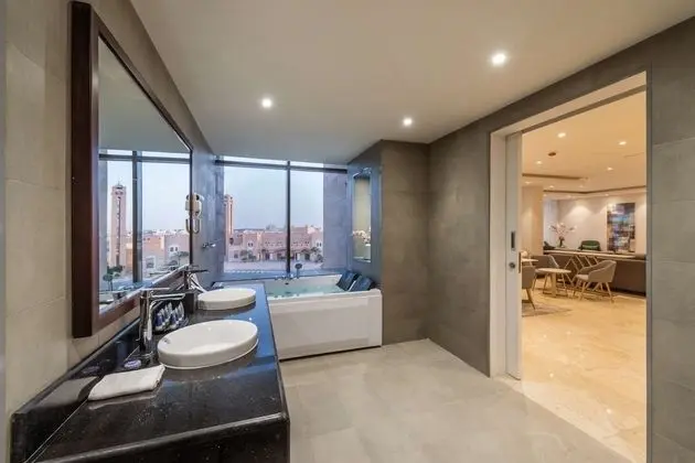 Süit, Birden Çok Yatak, Sigara İçilmez, Şehir Manzaralı (Living Room;Presidential)