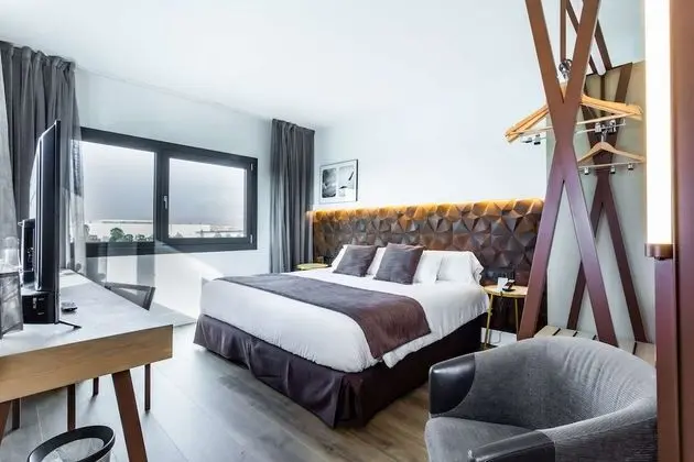 Standard Oda, 1 En Büyük (King) Boy Yatak, Sigara İçilmez (Converts to 2 Twin Beds)