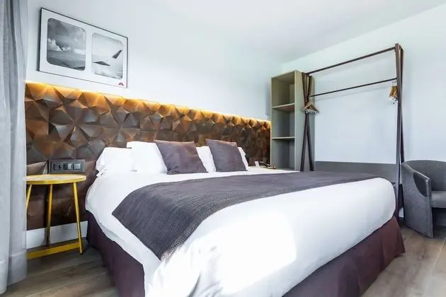 Standard Oda, 1 En Büyük (King) Boy Yatak, Sigara İçilmez (Converts to 2 Twin Beds)