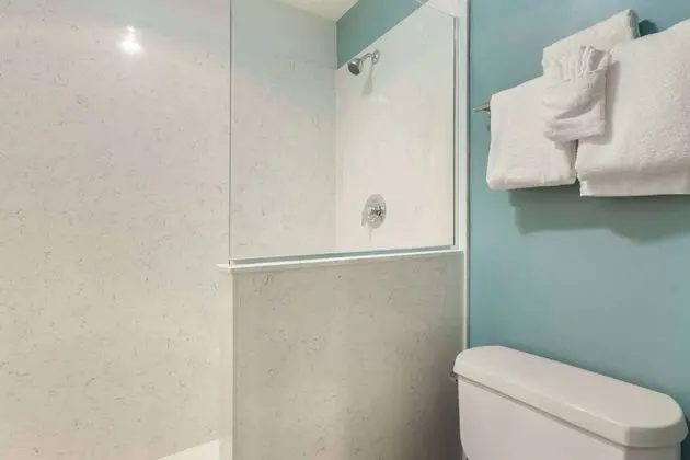 Standard Oda, 2 Büyük (Queen) Boy Yatak, Sigara İçilmez, Buzdolabı ve Mikrodalga