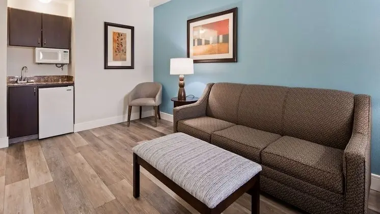 Süit, 1 En Büyük (King) Boy Yatak, Engellilere Uygun, Sigara İçilmez (Walk-in Shower;with Sofabed)