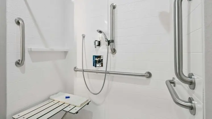 Standard Oda, 2 Büyük (Queen) Boy Yatak, Engellilere Uygun, Sigara İçilmez