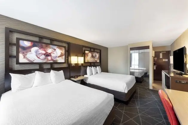 Standard Oda, 2 Büyük (Queen) Boy Yatak, Sigara İçilmez, Buzdolabı ve Mikrodalga (Pet Friendly)