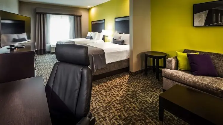 Süit, 2 Büyük (Queen) Boy Yatak, Sigara İçilmez, Buzdolabı ve Mikrodalga (with Single Sofabed)