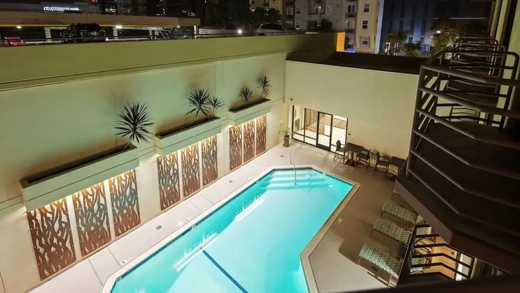 Standard Oda, 1 En Büyük (King) Boy Yatak, Balkon, Havuz Manzaralı (Pool View)