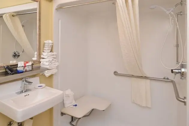 Standard Oda, 1 Büyük (Queen) Boy Yatak, Engellilere Uygun, Sigara İçilmez