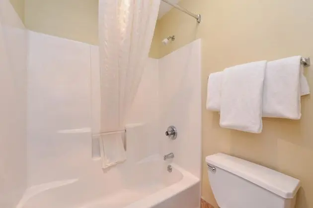 Standard Oda, 2 Büyük (Queen) Boy Yatak, Sigara İçilmez, Buzdolabı ve Mikrodalga