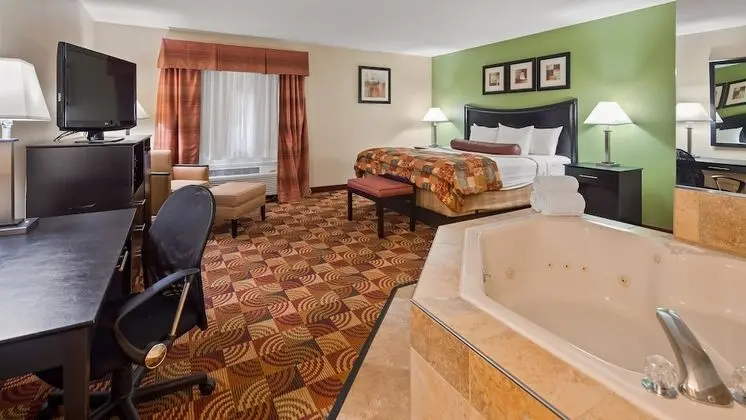 Süit, 1 En Büyük (King) Boy Yatak, Sigara İçilmez, Sıcak Su Küveti