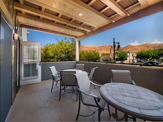 Süit, Birden Çok Yatak, Sigara İçilmez, Balkon