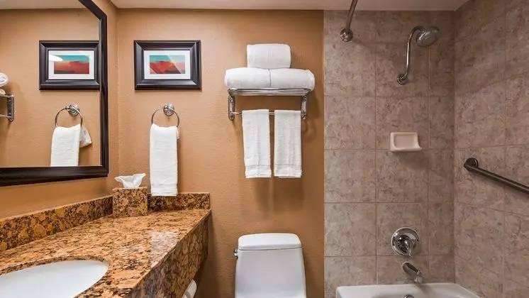 Standard Oda, 2 Çift Kişilik Yatak, Engellilere Uygun, Küvet (No Resort Fees)