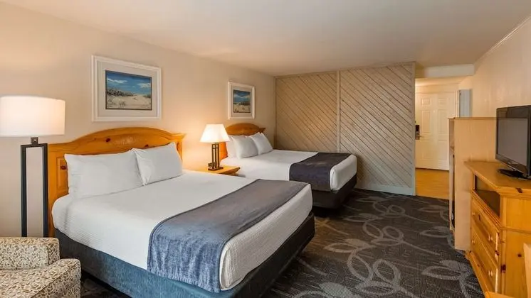 Standard Oda, 2 Büyük (Queen) Boy Yatak, Buzdolabı ve Mikrodalga, Havuz Kenarı