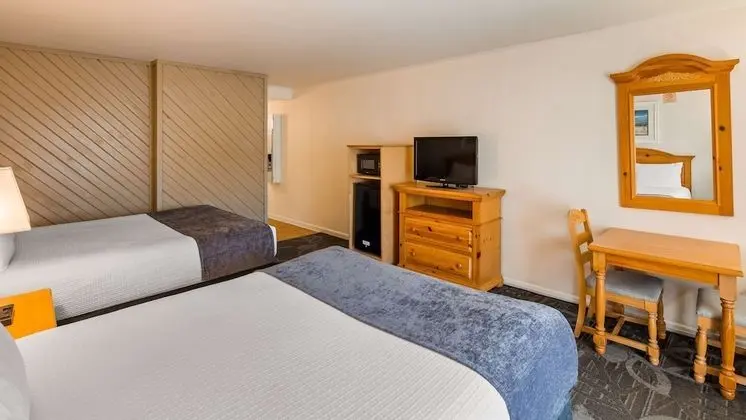 Standard Oda, 2 Büyük (Queen) Boy Yatak, Buzdolabı ve Mikrodalga, Havuz Kenarı