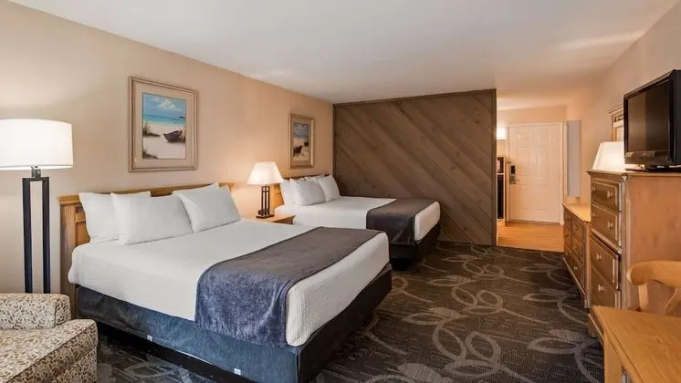 Standard Oda, 2 Büyük (Queen) Boy Yatak, Buzdolabı ve Mikrodalga, Havuz Kenarı