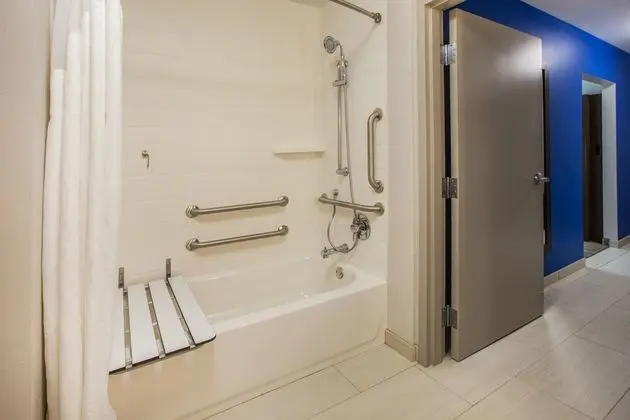 Standard Oda, 1 En Büyük (King) Boy Yatak, Engellilere Uygun (Accessible Tub)
