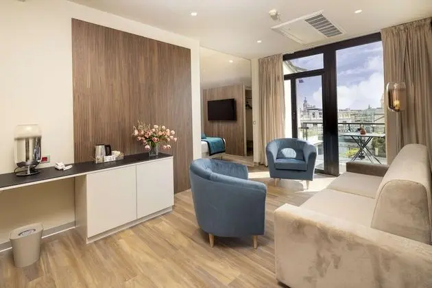 Junior Süit, Birden Çok Yatak, Sigara İçilmez, Şehir Manzaralı