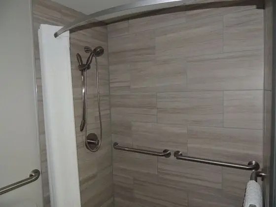 Standard Oda, 1 En Büyük (King) Boy Yatak, Engellilere Uygun, Buzdolabı ve Mikrodalga