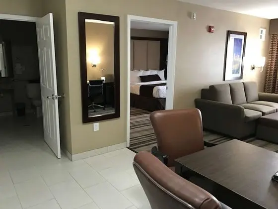 Süit, 1 En Büyük (King) Boy Yatak, Engellilere Uygun, Sigara İçilmez (with Sofabed)