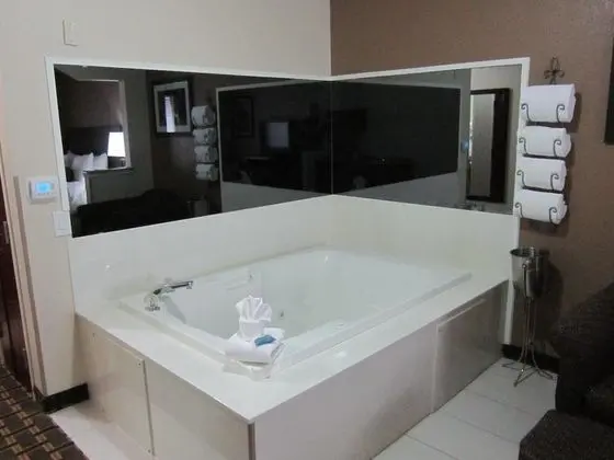 Standard Oda, 1 En Büyük (King) Boy Yatak, Sigara İçilmez, Sıcak Su Küveti