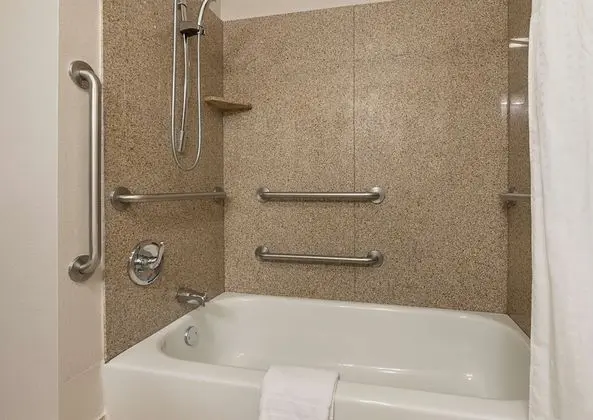 Standard Oda, 2 Büyük (Queen) Boy Yatak, Engellilere Uygun, Sigara İçilmez