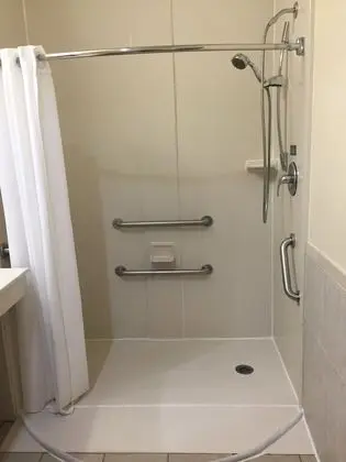 Standard Oda, 2 Büyük (Queen) Boy Yatak, Engellilere Uygun, Sigara İçilmez