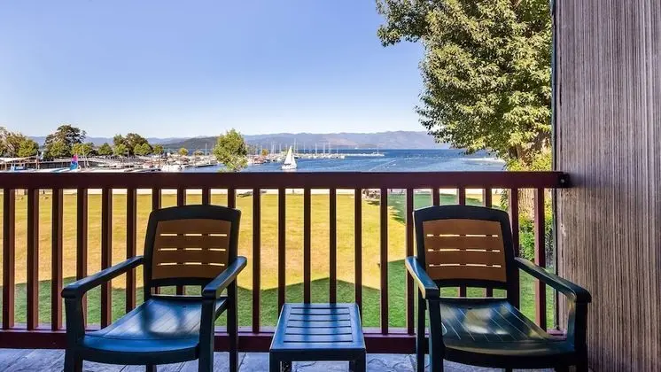 Standard Oda, 1 En Büyük (King) Boy Yatak, Balkon, Göl Manzaralı