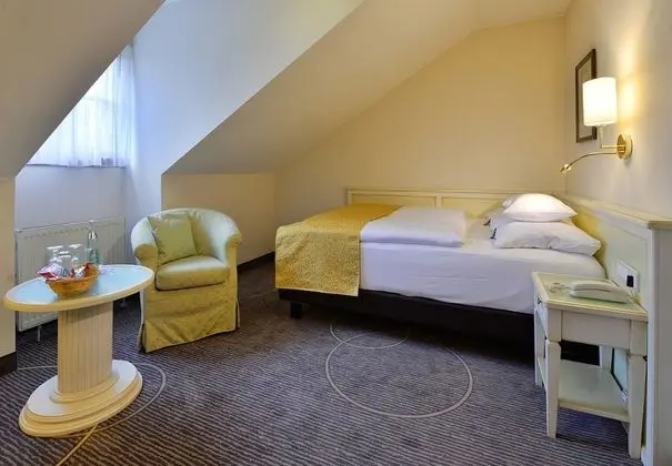 Classic Oda, 1 Büyük (Queen) Boy Yatak