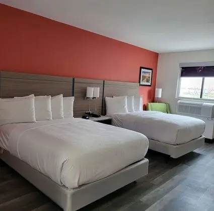 Standard Oda, 2 Büyük (Queen) Boy Yatak, Engellilere Uygun, Sigara İçilmez (Walk-in Shower)
