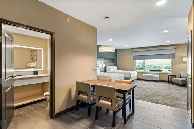 Süit, 2 Büyük (Queen) Boy Yatak, Sigara İçilmez, Mutfak