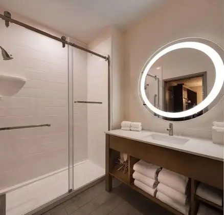 Standard Oda, 2 Büyük (Queen) Boy Yatak, Engellilere Uygun, Sigara İçilmez (Walk-in Shower)
