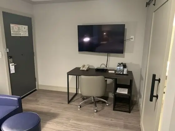 Standard Oda, 1 En Büyük (King) Boy Yatak, Engellilere Uygun (Refrigerator & Microwave)