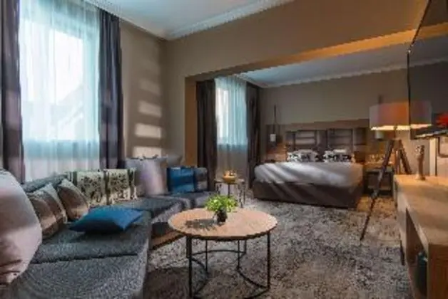 SUITE