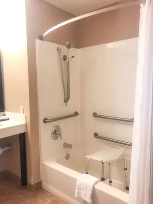 Standard Oda, 2 Büyük (Queen) Boy Yatak, Engellilere Uygun, Sigara İçilmez