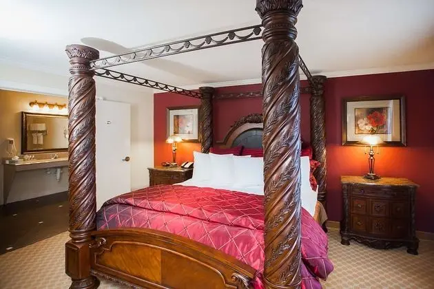Royal Süit, 1 En Büyük (King) Boy Yatak, Sigara İçilmez, Sıcak Su Küveti (Four Poster Bed)