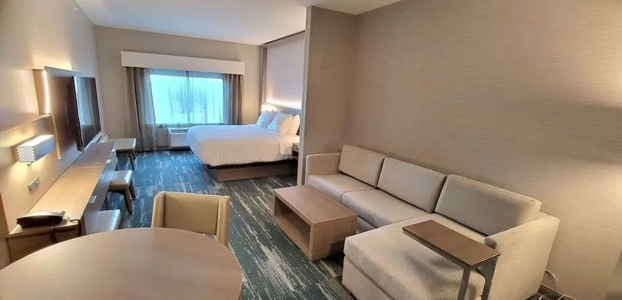 Süit, 1 En Büyük (King) Boy Yatak ve Çekyat, Sigara İçilmez (with Sofabed)