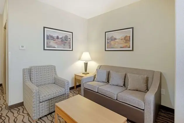 Süit, 1 En Büyük (King) Boy Yatak, Sigara İçilmez, Buzdolabı ve Mikrodalga (with Single Sofabed)