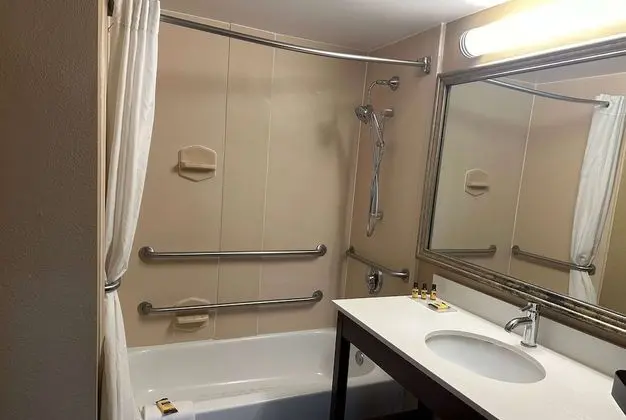 Engellilere uygun banyo