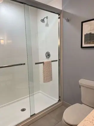 Standard Oda, 2 Büyük (Queen) Boy Yatak, Sigara İçilmez, Buzdolabı ve Mikrodalga (Shower Only)