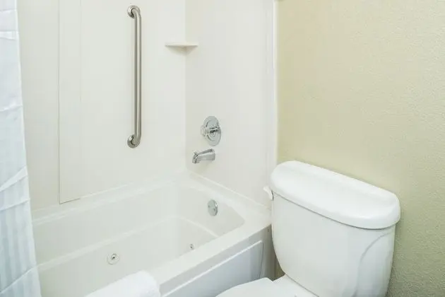 Standard Oda, 1 En Büyük (King) Boy Yatak, Engellilere Uygun, Sigara İçilmez (Walk-in Shower)