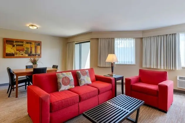 Süit, 1 Büyük (Queen) Boy Yatak, Veranda, Nehir Manzaralı (Sitting Area, No Pets)