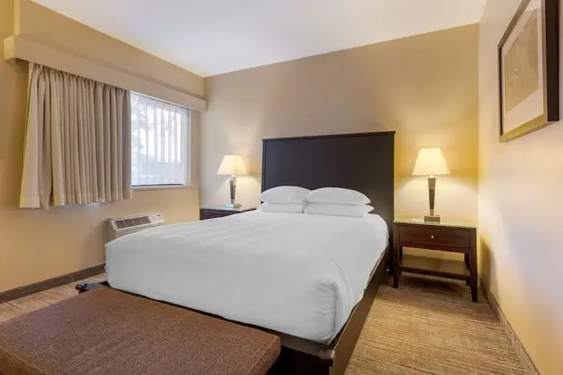 Süit, 1 Büyük (Queen) Boy Yatak, Veranda, Nehir Manzaralı (Sitting Area, No Pets)