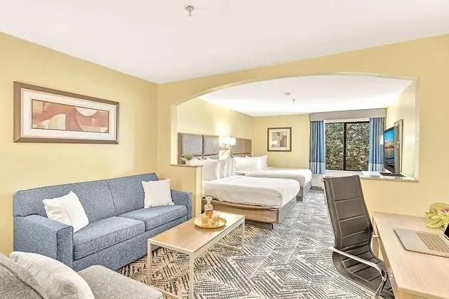 Süit, 2 Çift Kişilik Yatak, Buzdolabı ve Mikrodalga (with Single Sofabed)