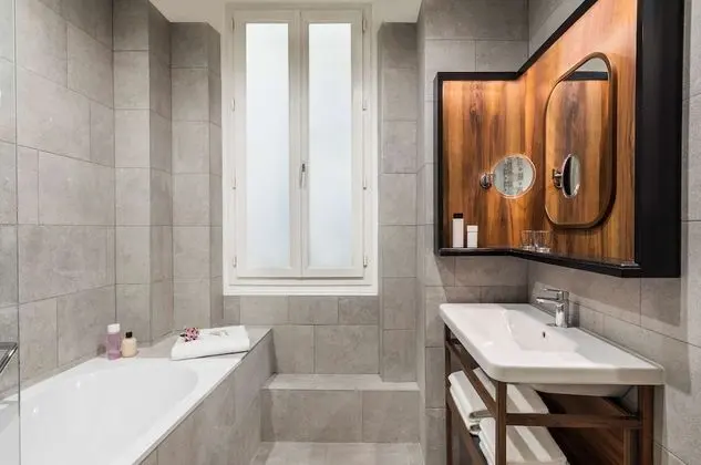 Junior Süit, 1 En Büyük (King) Boy Yatak, Sigara İçilmez (with Sofabed)