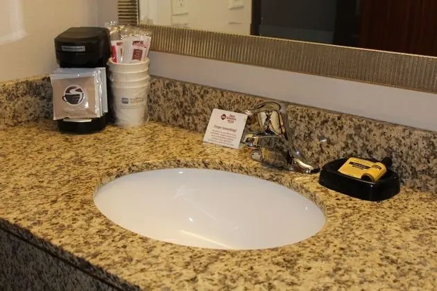 Standard Oda, 2 Büyük (Queen) Boy Yatak, Sigara İçilmez, Buzdolabı ve Mikrodalga (Pet Friendly)