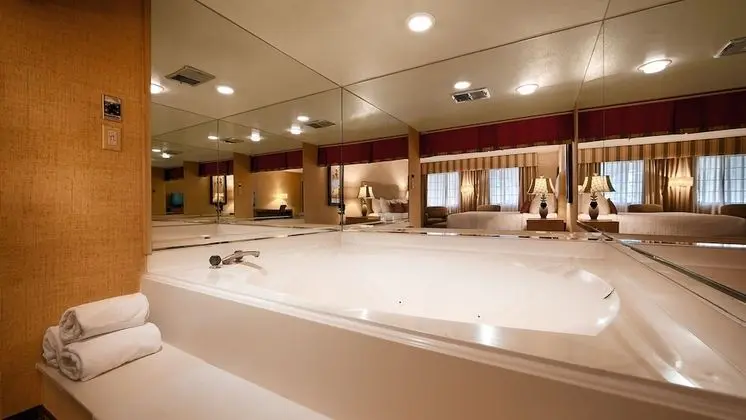 Standard Oda, 1 En Büyük (King) Boy Yatak, Sigara İçilmez, Sıcak Su Küveti (Larger Room)